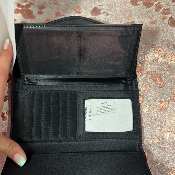 New in package fushia and gold wallet - Picture 3 of 4